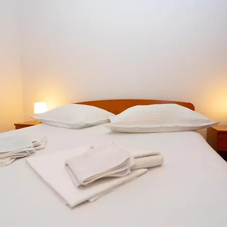 Apartament Vranjes *