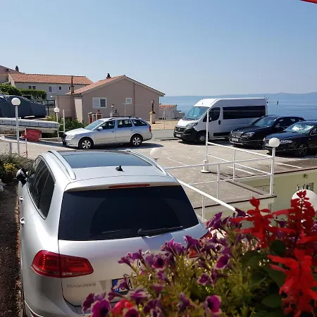 Apartament Vranjes *
